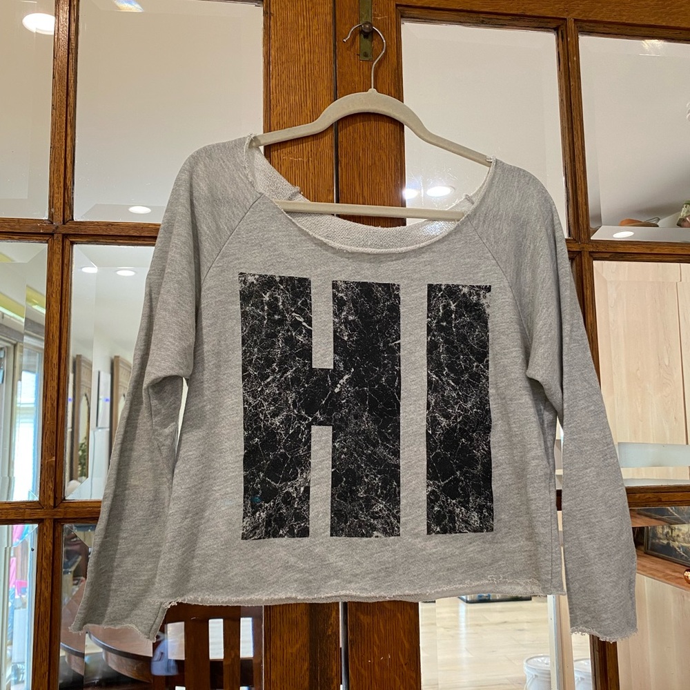 Tres Bien U.S.A. graphic cutoff lightweight sweater. Gray. No size tags. Size M.